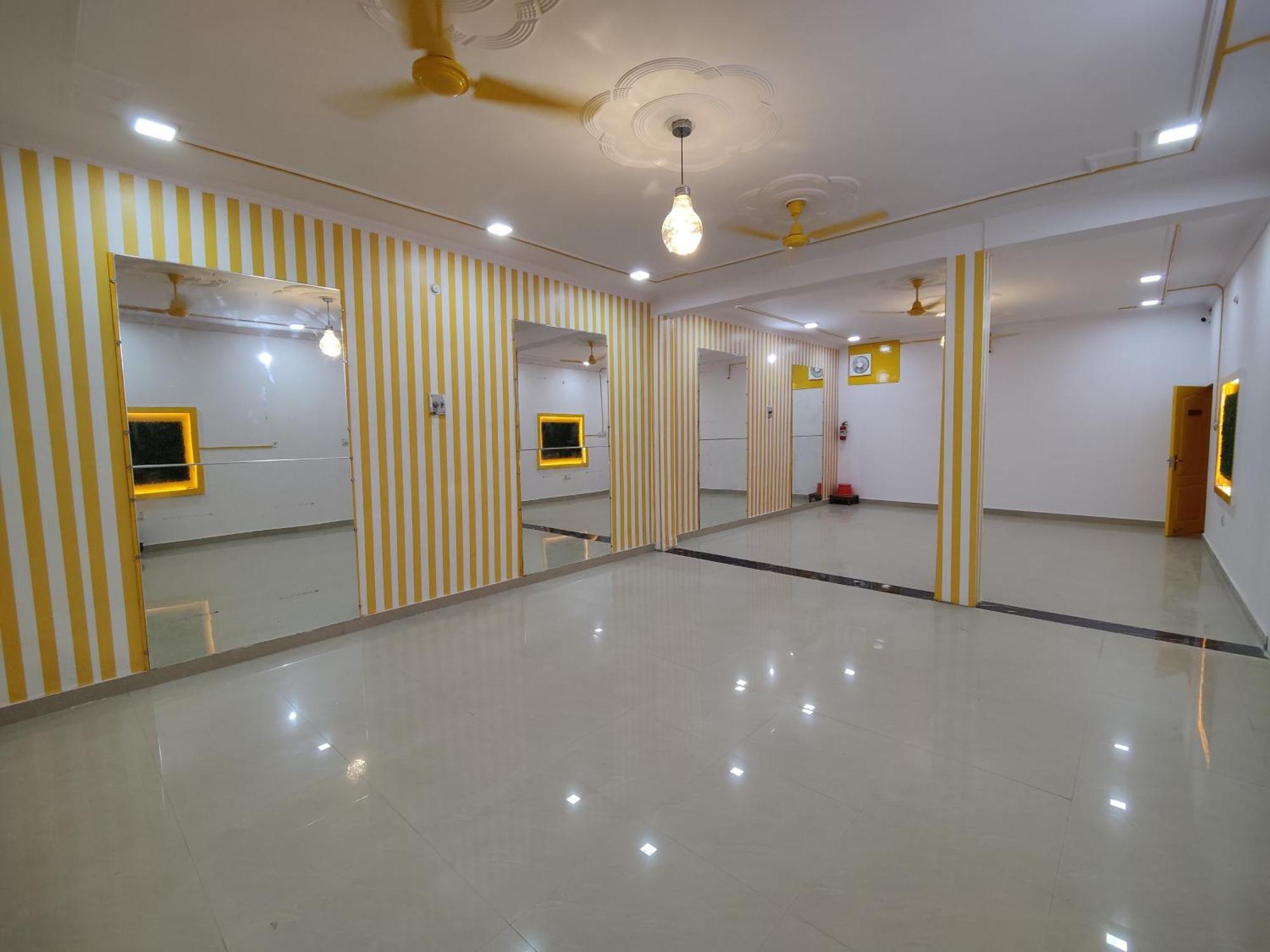 Yellow Inn Guest House Lucknow Exterior photo